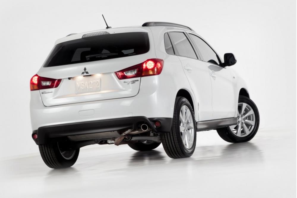 Mitsubishi Outlander Sport GLS 2015 - Outlander Sport nhập khẩu nguyên chiếc từ Nhật giá tốt tại Nghệ An, Hà Tĩnh, Quảng Bình