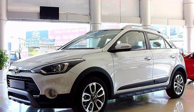 Hyundai i20 Active   2016 - Bán xe Hyundai i20 Active đời 2016, màu trắng