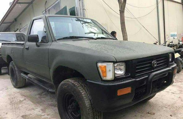 Toyota Hilux 1997 - Gia đình cần bán gấp Toyota Hilux đời 1997 số sàn