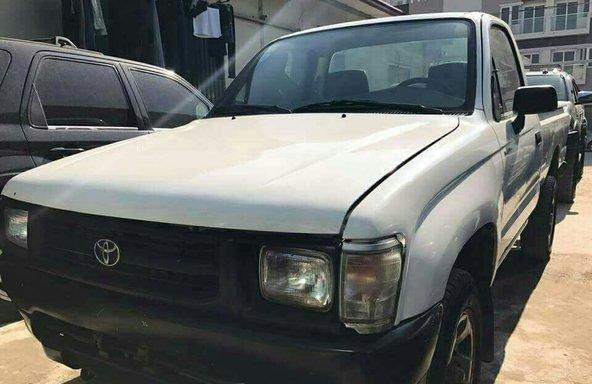 Toyota Hilux 1997 - Cần bán gấp Toyota Hilux đời 1997, màu trắng 
