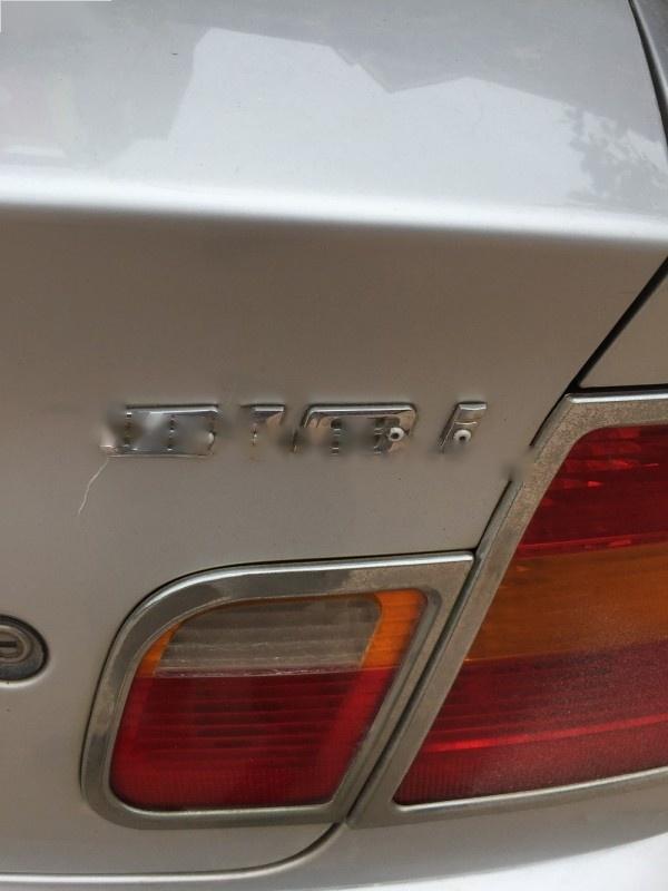 BMW 3 Series 318i 2002 - Bán xe BMW 318i sản xuất 2002, màu bạc, nhập khẩu nguyên chiếc số sàn