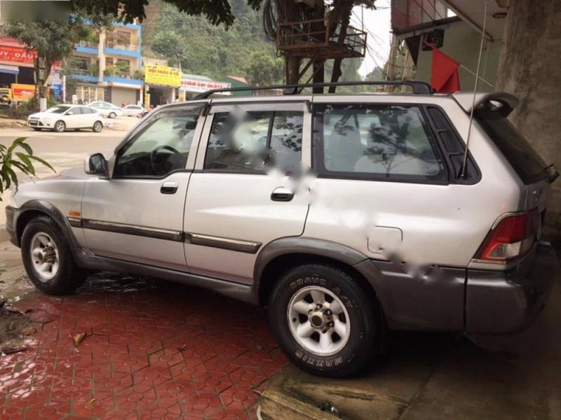 Ssangyong Musso 2002 - Bán Ssangyong Musso đời 2002, màu bạc, giá chỉ 195 triệu