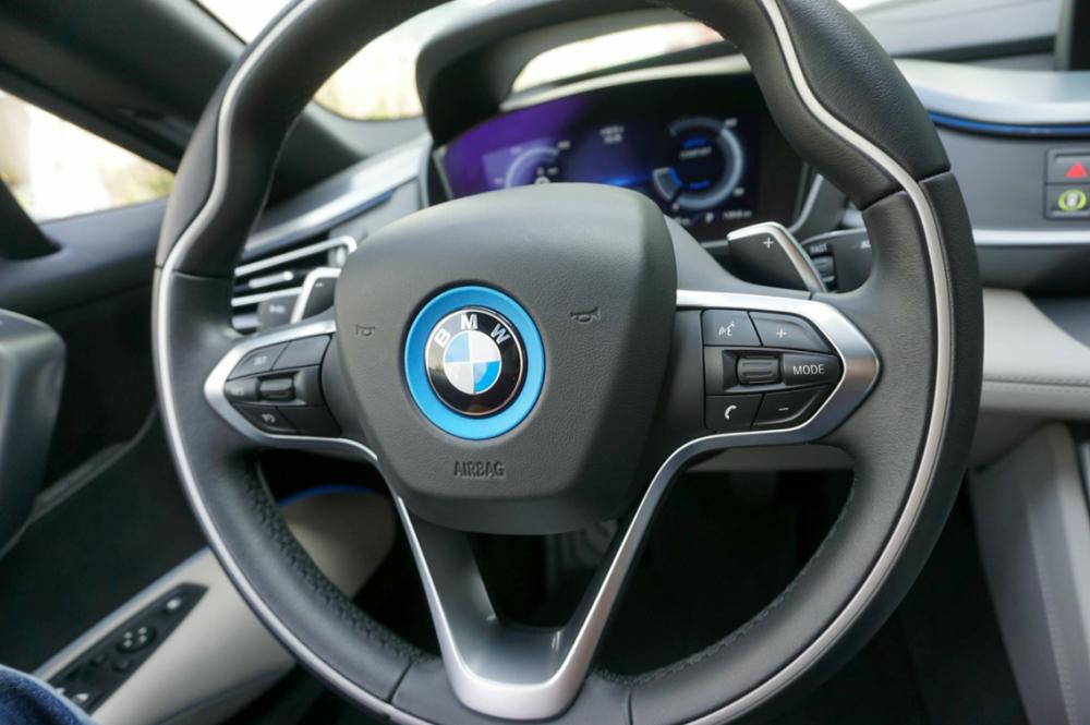 BMW i8 2015 - Bán BMW i8 sản xuất 2015 màu trắng, 4 tỷ 800 triệu nhập khẩu nguyên chiếc