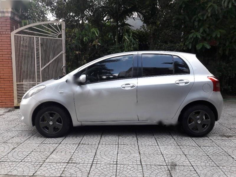 Toyota Yaris 2007 - Cần bán xe Toyota Yaris đời 2007, màu bạc, nhập khẩu chính hãng xe gia đình 