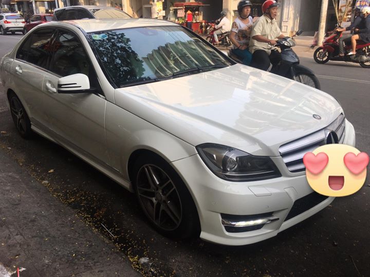 Mercedes-Benz C class C300  AMG 2012 - Cần bán gấp Mercedes C300 AMG sản xuất 2012, màu trắng