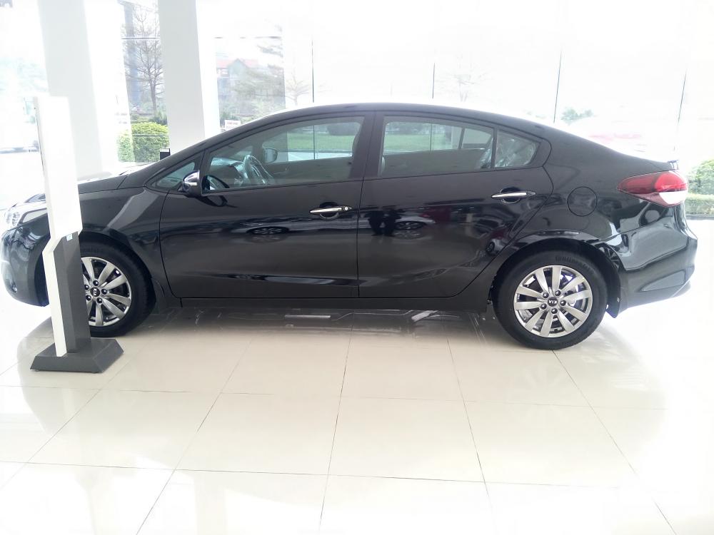 Kia Cerato 1.6MT 2018 - Bán Kia Cerato 1.6MT sản xuất 2018, màu đen, hỗ trợ trả góp: LH 0989.240.241