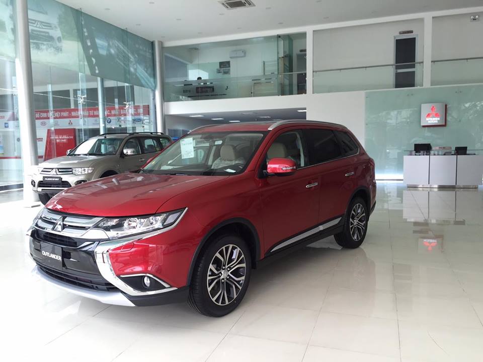 Mitsubishi Stavic 2.0 STD 2017 - Bán ô tô Mitsubishi Outlander màu đỏ, lợi xăng 7L/100km, cho góp 80%, tư vấn nhiệt tình - LH: 0905.91.01.99