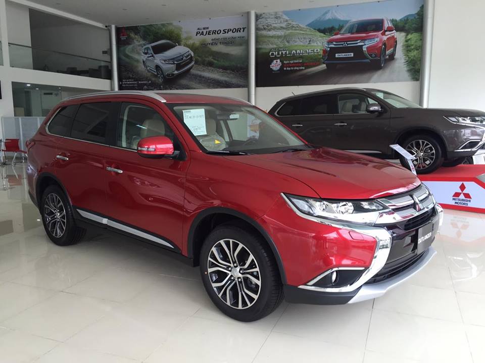 Mitsubishi Stavic 2.0 STD 2017 - Bán ô tô Mitsubishi Outlander màu đỏ, lợi xăng 7L/100km, cho góp 80%, tư vấn nhiệt tình - LH: 0905.91.01.99