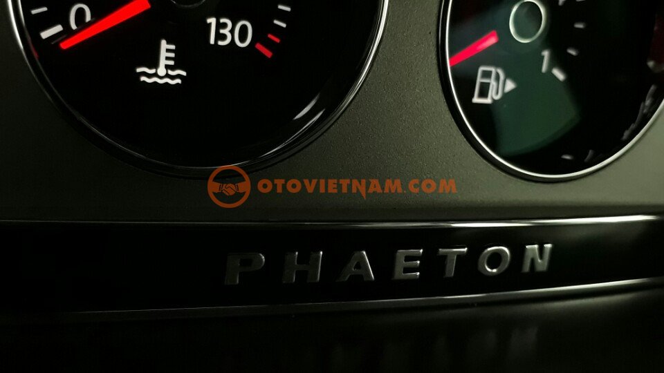 Volkswagen Phaeton 2013 - Cần bán Volkswagen Phaeton sản xuất 2013, màu đen, nhập khẩu nguyên chiếc