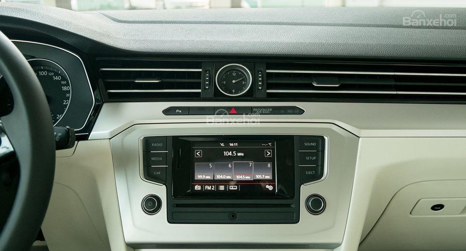 Volkswagen Passat 2016 - Bán xe Passat, nhập chính hãng từ Đức, nhiều ưu đãi trong tháng, liên hệ Ms. Liên 0963 241 349