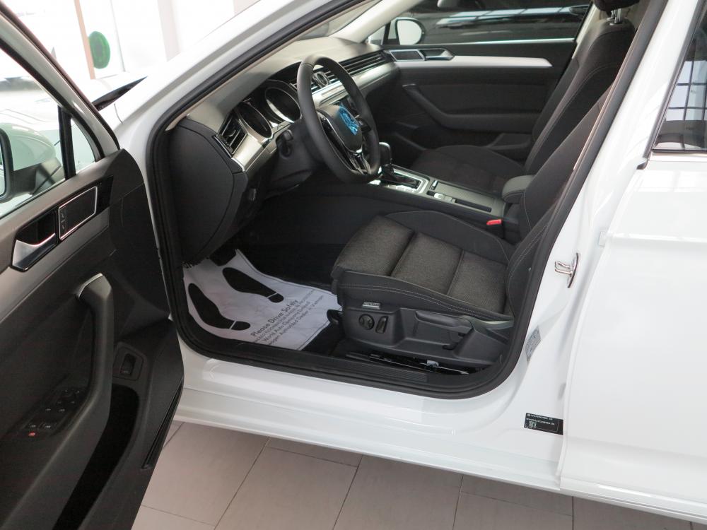 Volkswagen Passat 2016 - Bán xe Passat, nhập chính hãng từ Đức, nhiều ưu đãi trong tháng, liên hệ Ms. Liên 0963 241 349