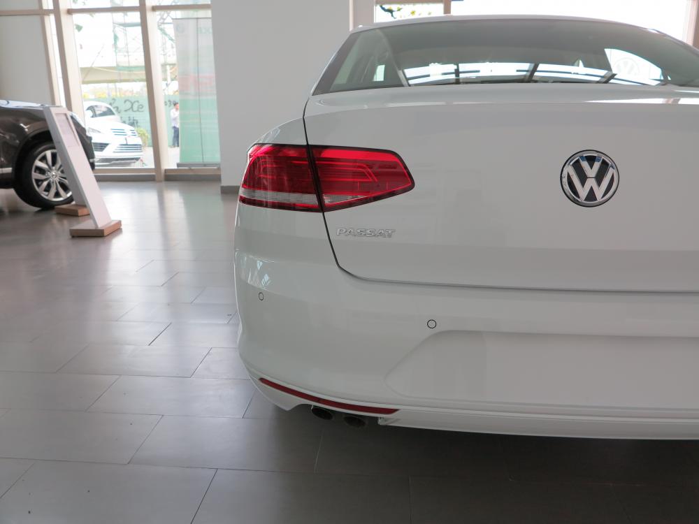Volkswagen Passat 2016 - Bán xe Passat, nhập chính hãng từ Đức, nhiều ưu đãi trong tháng, liên hệ Ms. Liên 0963 241 349