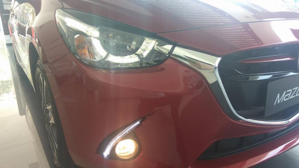 Mazda 2 AT 2017 - Bán xe Mazda 2 AT 2017, màu đỏ, giá chỉ 555 triệu