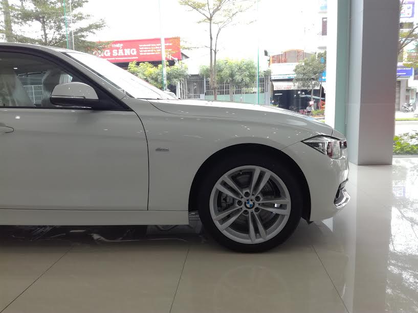 BMW 3 Series 330i 2017 - Bán BMW 3 Series 330i đời 2017, màu trắng, xe nhập