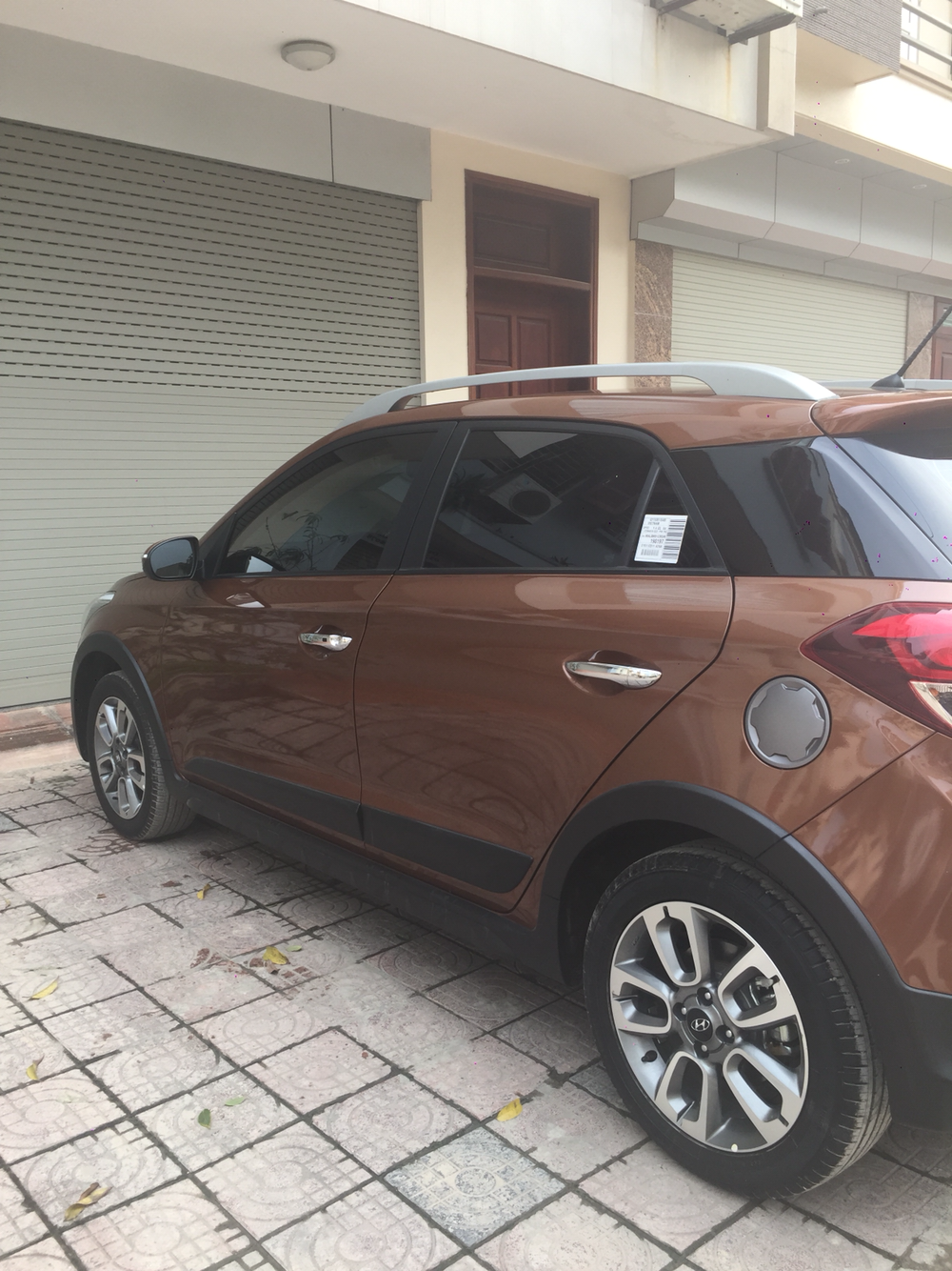 Hyundai i20 Active 2015 - Cần bán gấp Hyundai i20 Active sản xuất 2015 màu nâu, 600 triệu, xe nhập