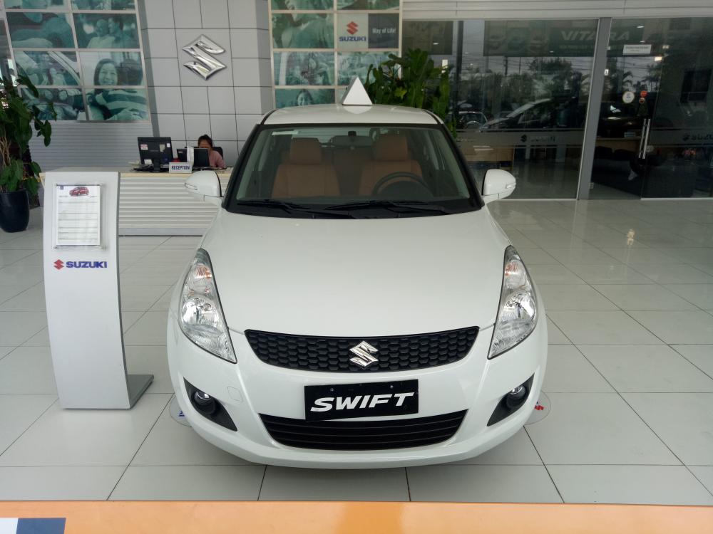 Suzuki Swift 2017 - Bán xe Suzuki Swift 2017, màu trắng, tặng 111 triệu trong tháng 11. LH: 0985 547 829