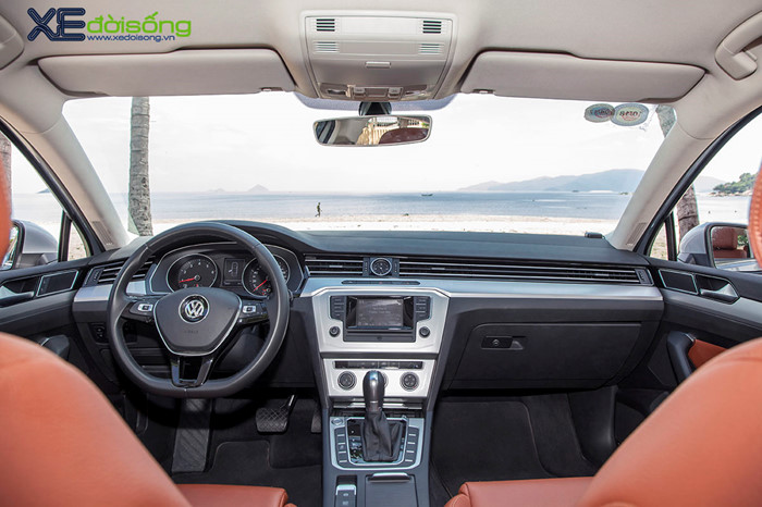 Volkswagen Passat 2015 - Bán ô tô Volkswagen Passat đời 2015, màu bạc, nhập khẩu. Lh: 0931416628