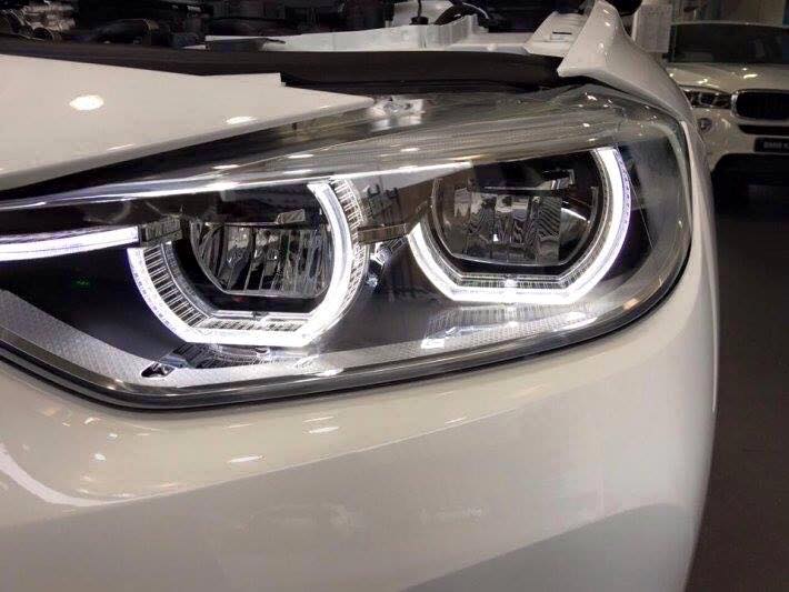 BMW 3 Series 320i 2017 - Bán ô tô BMW 3 Series 320i đời 2017, màu trắng, xe nhập. Bán xe BMW chính hãng giá rẻ nhất tại Quảng Trị