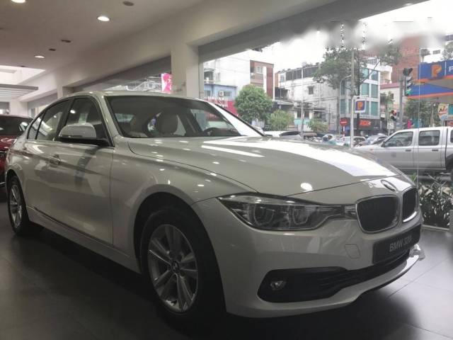 BMW 3 Series 320i 2017 - Bán xe BMW 3 Series 320i đời 2017, màu trắng, xe nhập. Bán xe BMW chính hãng giá rẻ nhất tại Quảng Bình