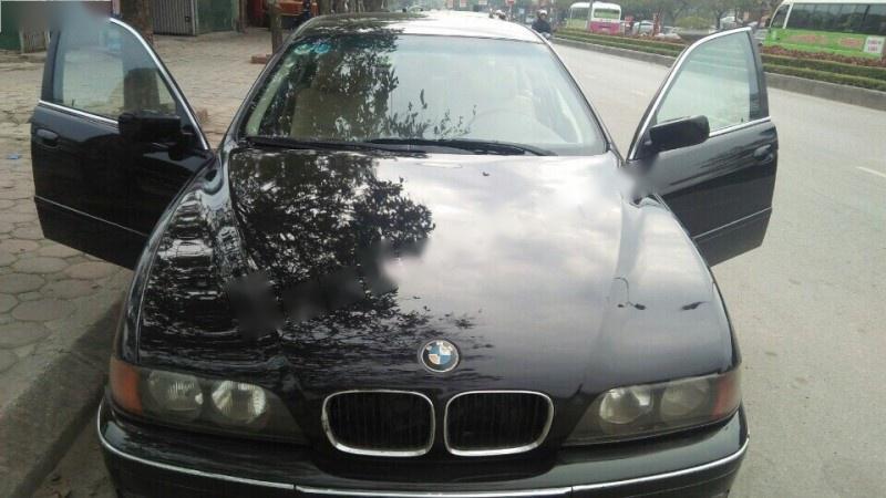 BMW 5 Series 525i 2000 - Cần bán lại xe BMW 5 Series 525i sản xuất 2000, màu đen, nhập khẩu chính hãng, giá 140tr