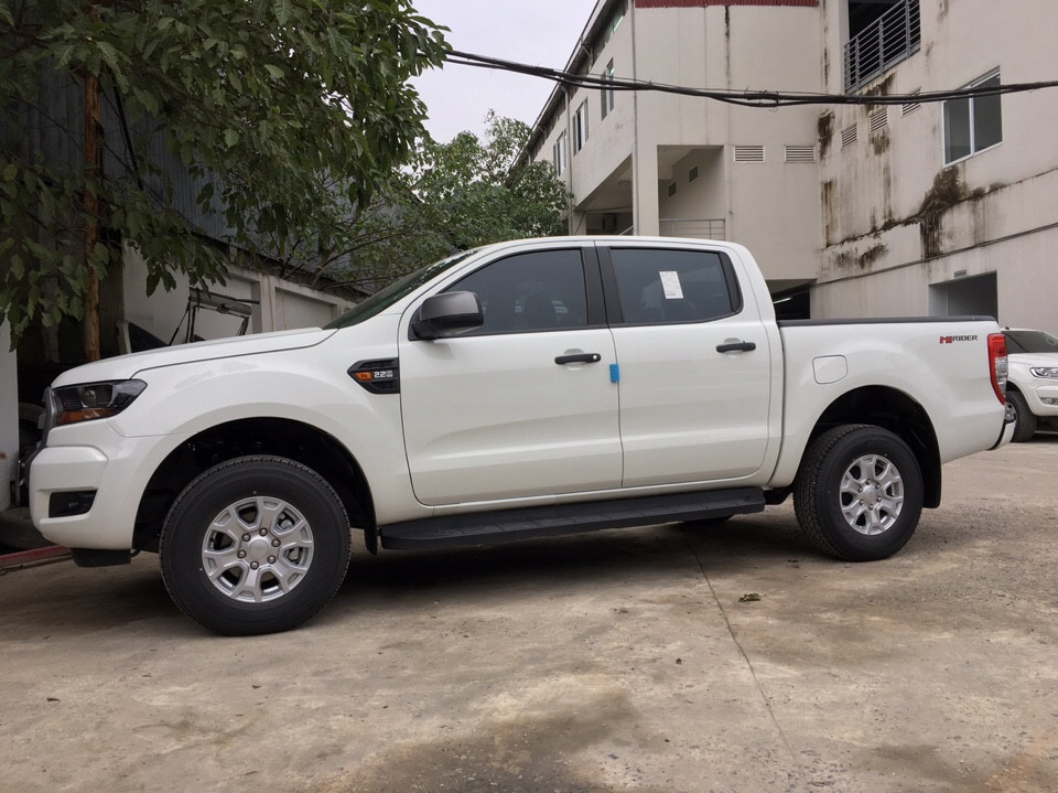 Ford Ranger XLS 4x2 AT 2017 - Bán ô tô Nam Định xe Ford Ranger XLS 4x2 AT, 1 cầu, số tự động, mới 100%, tư vấn, hỗ trợ trả góp