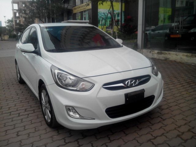 Hyundai Acent 2013 - Bán Hyundai Accent 2013, nhập khẩu, màu trắng, 489 triệu