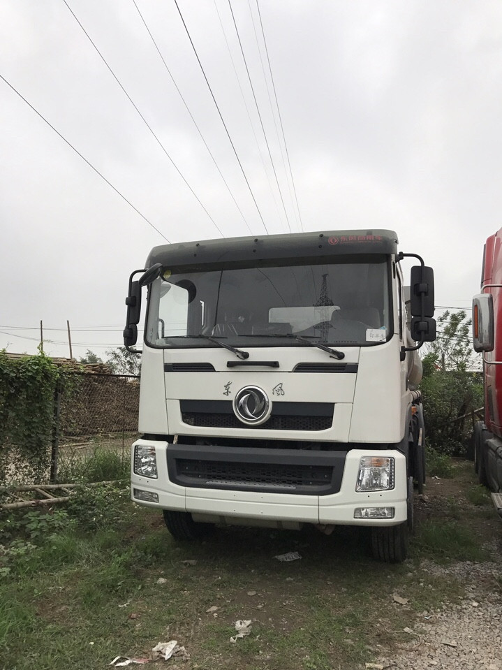 JAC 2016 - Cần bán xe xăng dầu 17m3- Dongfeng 3 chân- ca bin vuông kiểu mới