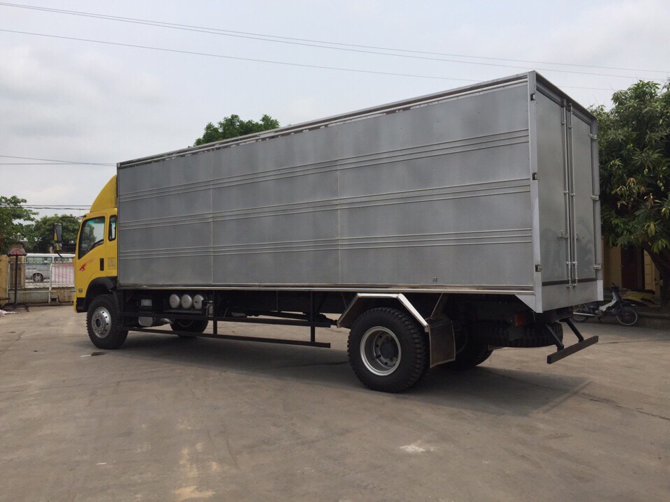 Xe tải 1000kg 2017 - Bán xe tải nặng 9T1 thùng kín, màu vàng