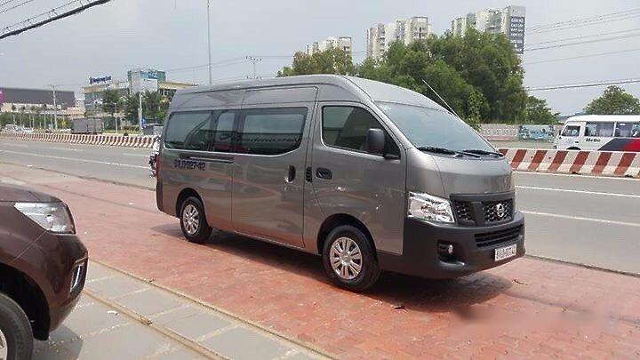 Nissan Urvan 350 MT 2017 - Cần bán Nissan Urvan 350 MT đời 2017, màu xám