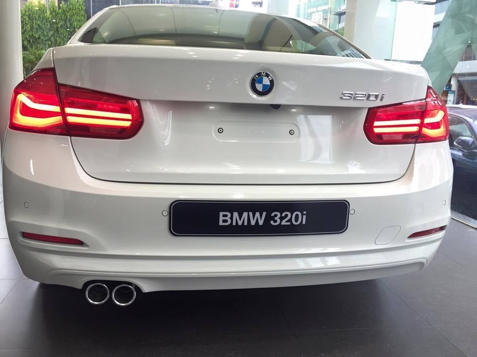 BMW 3 Series 320i 2017 - BMW 3 Series 320i 2017, màu trắng. BMW Đà Nẵng bán xe BMW 320i nhập khẩu chính hãng, giá rẻ nhất tại Quảng Trị