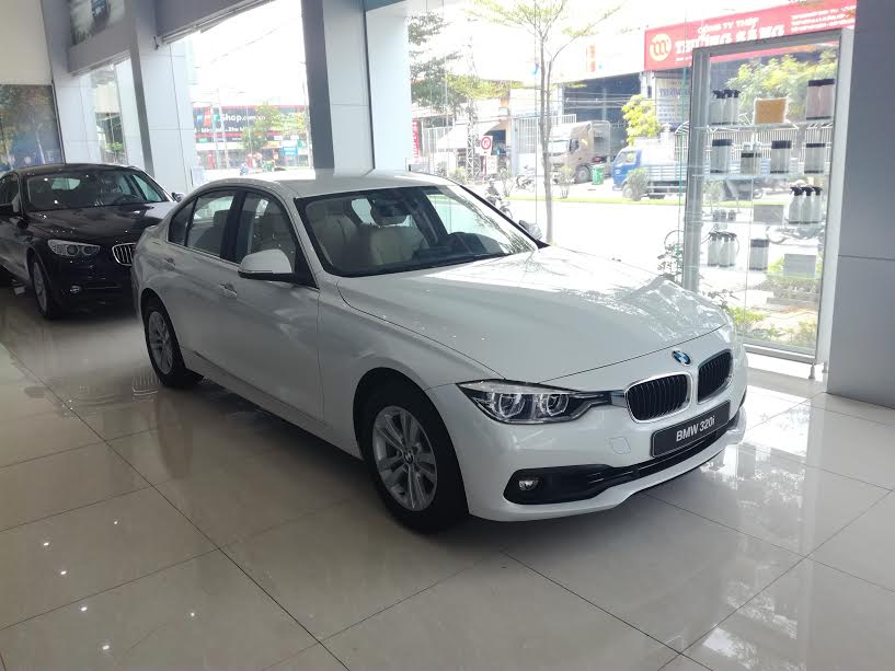 BMW 3 Series 320i 2017 - BMW 3 Series 320i 2017, màu trắng. BMW Đà Nẵng bán xe BMW 320i nhập khẩu chính hãng, giá rẻ nhất tại Quảng Bình