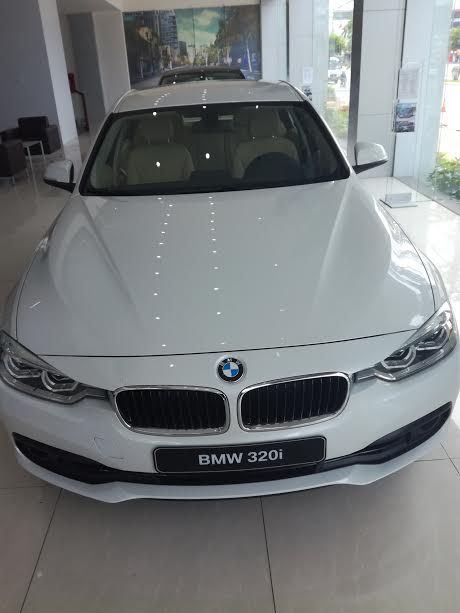 BMW 3 Series 320i 2017 - BMW 3 Series 320i 2017, màu trắng. BMW Đà Nẵng bán xe BMW 320i nhập khẩu chính hãng, giá rẻ nhất tại Quảng Bình
