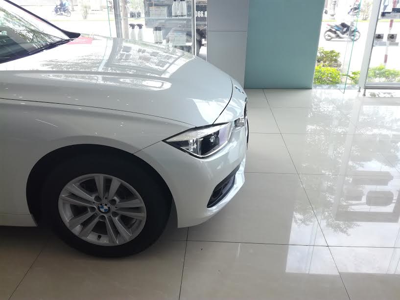 BMW 3 Series 320i 2017 - BMW 3 Series 320i 2017, màu trắng. BMW Đà Nẵng bán xe BMW 320i nhập khẩu chính hãng, giá rẻ nhất tại Quảng Bình