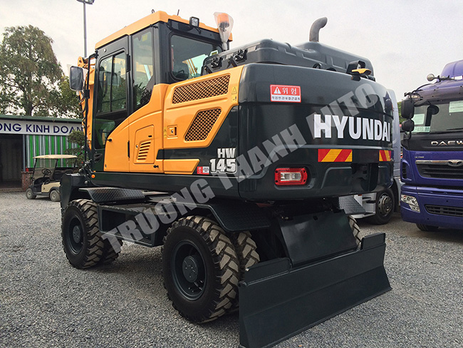 Xe chuyên dùng Máy xúc HW145 2017 - Máy xúc đào bánh lốp Hyundai HW145 sản xuất 2017 mới 100%