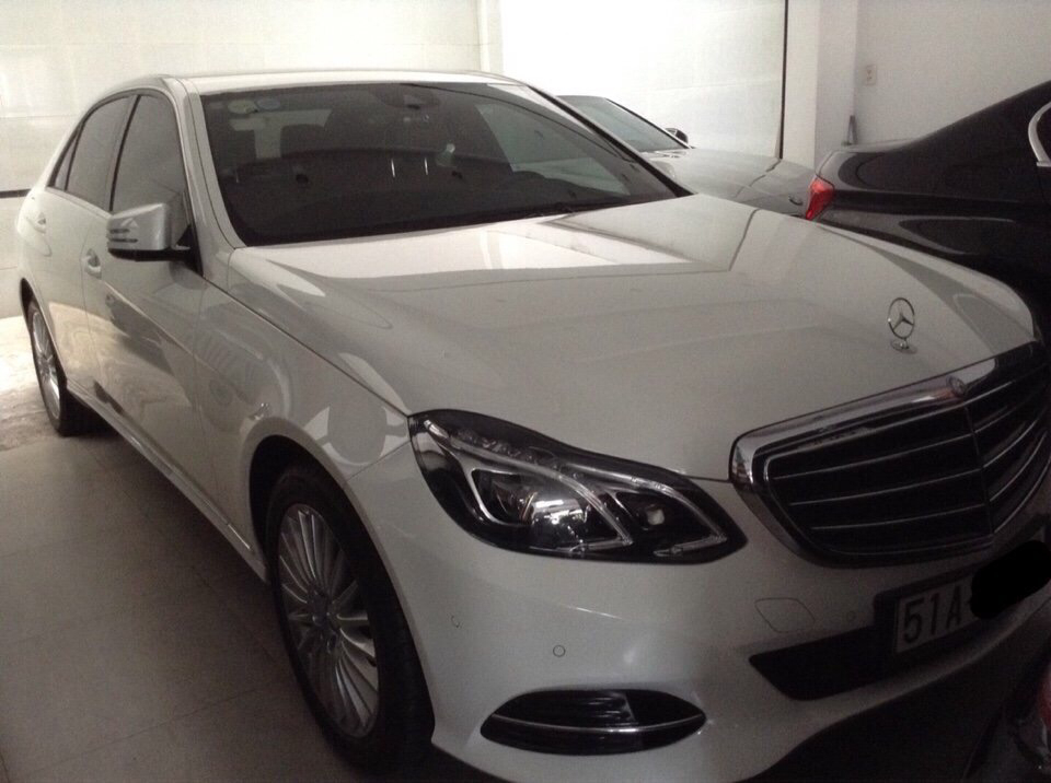 Mercedes-Benz E300 2013 - Cần bán xe Mercedes-Benz E300 sản xuất 2013 màu đen, giá 1 tỷ 418 triệu, xe nhập