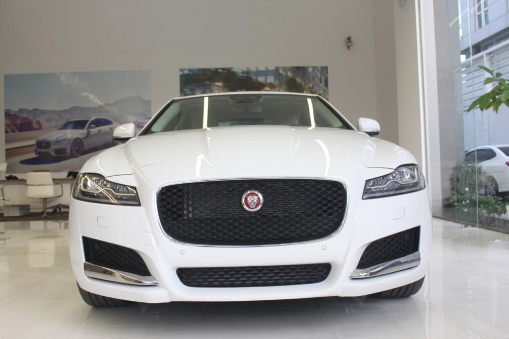 Jaguar XF Prestige 2017 - Bán xe Jaguar XF Prestige trắng, gọi 0918842662 để được ưu đãi lớn, tặng bảo dưởng, bảo hành, xe giao ngay