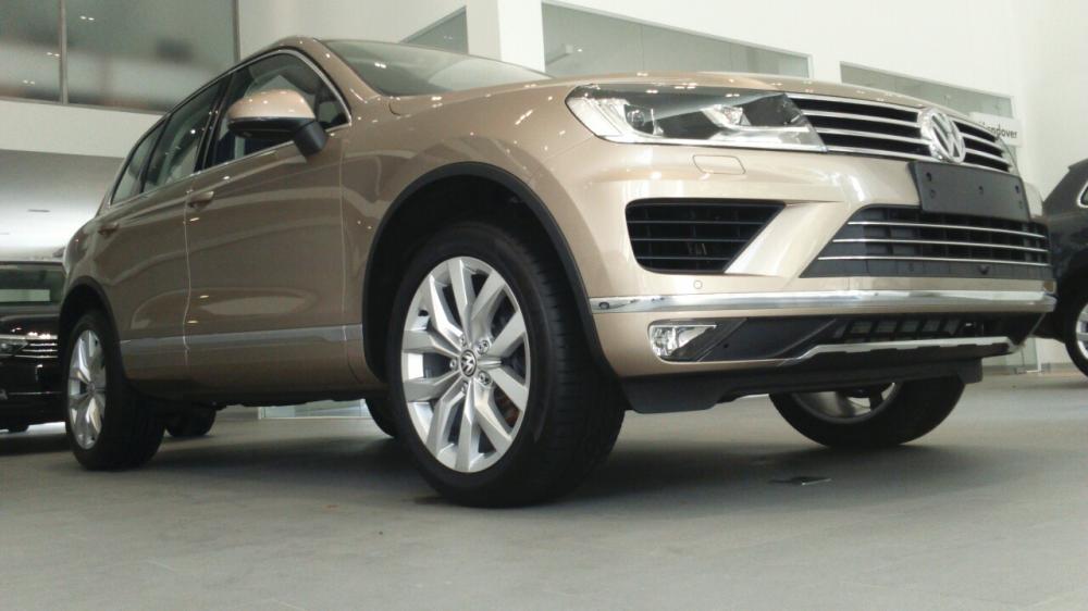 Volkswagen Touareg GP 2016 - Bán xe Volkswagen Touareg GP năm 2016, màu vàng, nhập khẩu. Ưu đãi cực lớn lên đến 200 LH: 0978877754