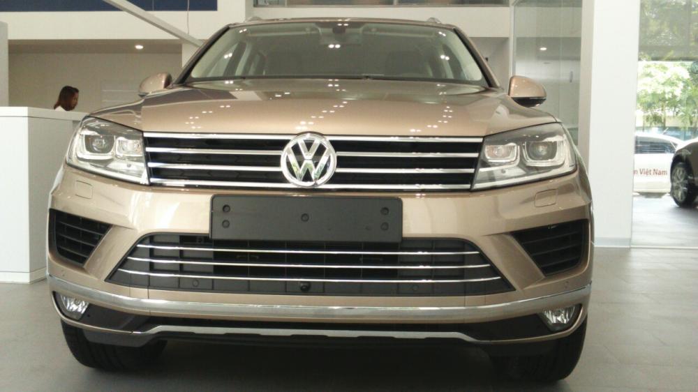 Volkswagen Touareg GP 2016 - Bán xe Volkswagen Touareg GP năm 2016, màu vàng, nhập khẩu. Ưu đãi cực lớn lên đến 200 LH: 0978877754