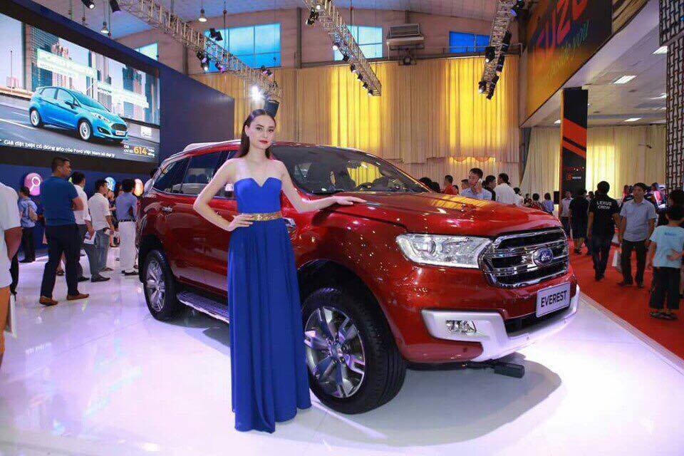 Ford Everest Titanium 2.2L 4x2 AT 2017 - Bán ô tô Ford Everest 2.2L 4x2 Titanium AT đời 2017, màu đỏ, nhập khẩu Thái, hỗ trợ trả góp lên đến 80%