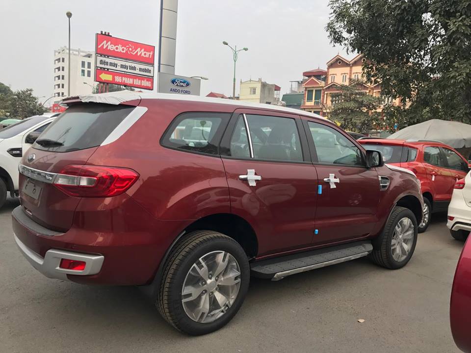 Ford Everest Titanium 2.2L 4x2 AT 2017 - Bán ô tô Ford Everest 2.2L 4x2 Titanium AT đời 2017, màu đỏ, nhập khẩu Thái, hỗ trợ trả góp lên đến 80%