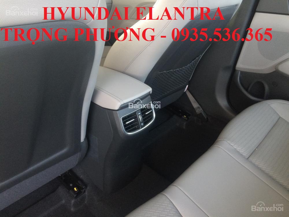 Hyundai Elantra 2018 - Cần bán xe Hyundai Elantra đời 2018 nhập nguyên chiếc. LH: Trọng Phương 0935.536.365