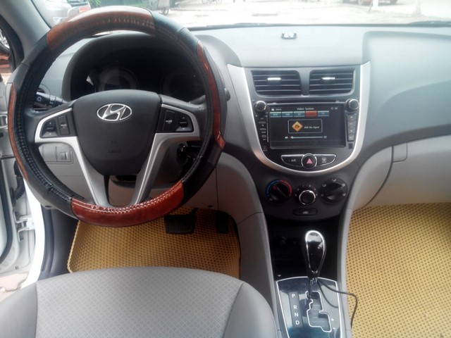 Hyundai Acent 2013 - Bán Hyundai Accent 2013, nhập khẩu, màu trắng, 489 triệu