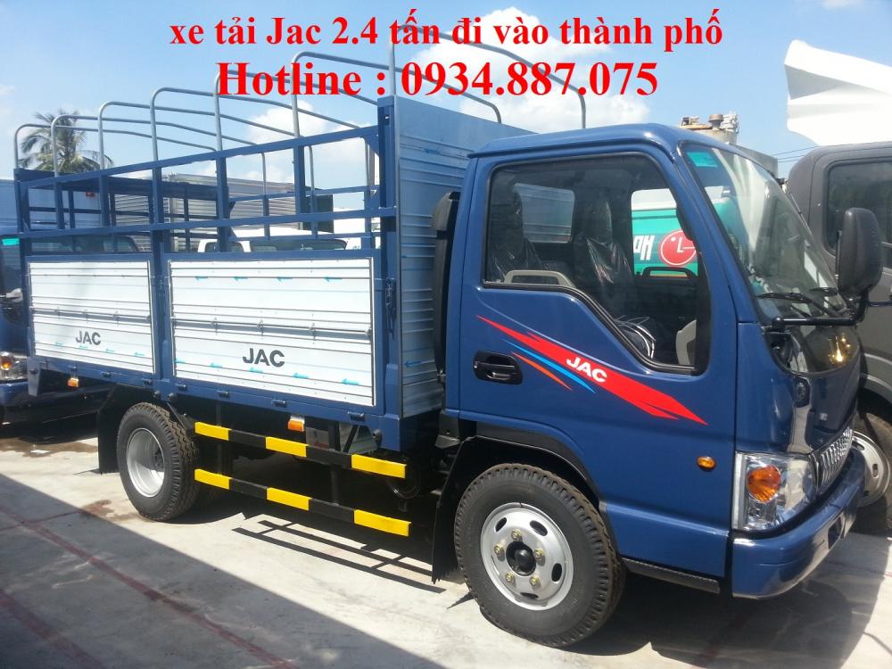 2017 - Bán xe tải Jac 2.4 tấn – 2t4 – 2,4 tấn thùng dài 3.7 mét đi vào thành phố ban ngày