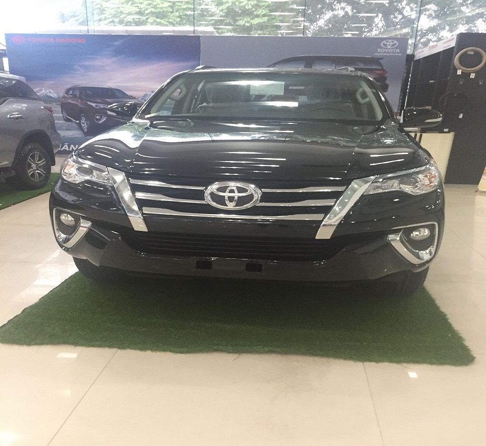 Toyota Fortuner 2.7V 4x2 2017 - Cần bán xe Toyota Fortuner 2.7V 4x2 đời 2017, màu đen, xe nhập