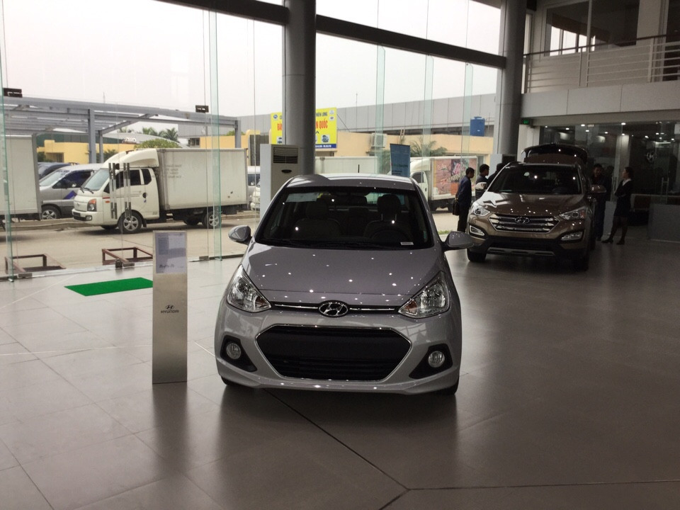 Hyundai Grand i10 2018 - Bán xe Hyundai Grand i10 1.2MT Sedan sản xuất 2018 bạc, giá tốt nhất thị trường. LH: 090.467.5566