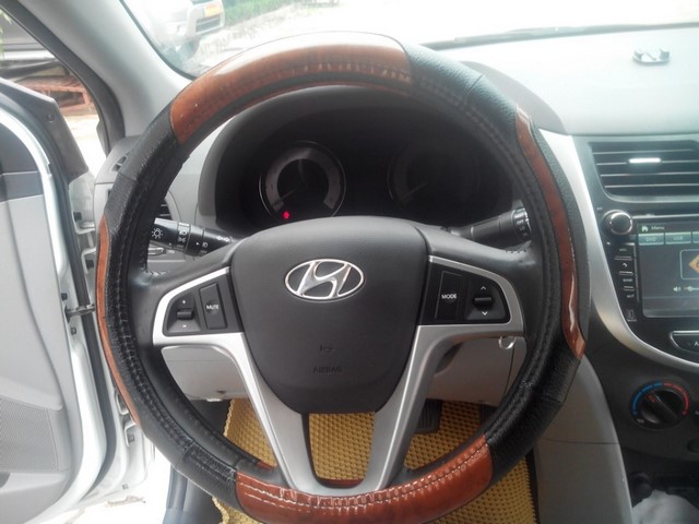 Hyundai Acent 2013 - Bán Hyundai Accent 2013, nhập khẩu, màu trắng, 489 triệu