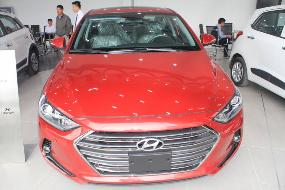 Hyundai Elantra 2018 - Bán ô tô Hyundai Elantra đời 2018, màu đỏ