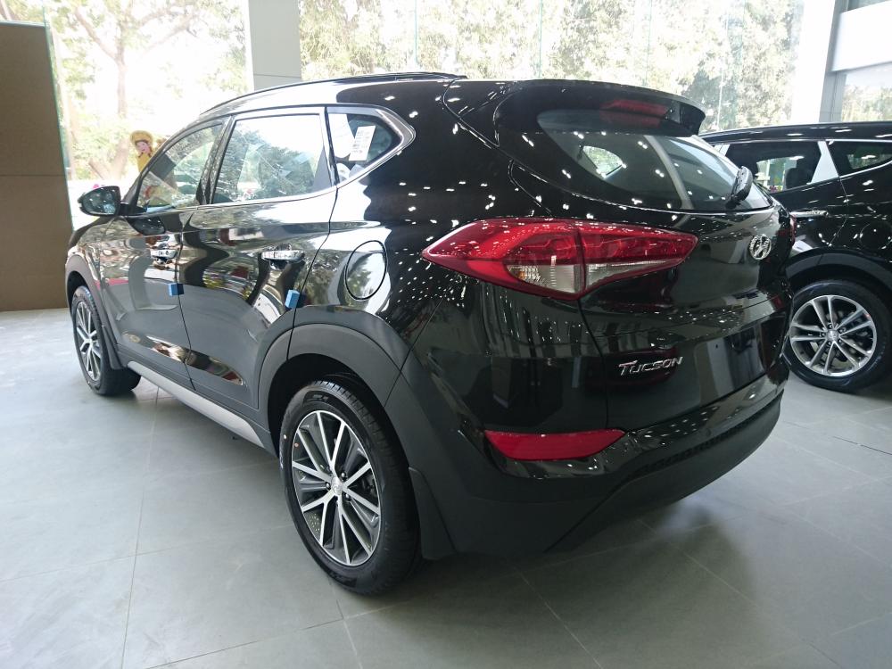 Hyundai Tucson 2018 - Hyundai Tucson sản xuất 2017 màu đen xe nhập khẩu, hỗ trợ trả góp lên đến 85% - LH: 090.467.5566