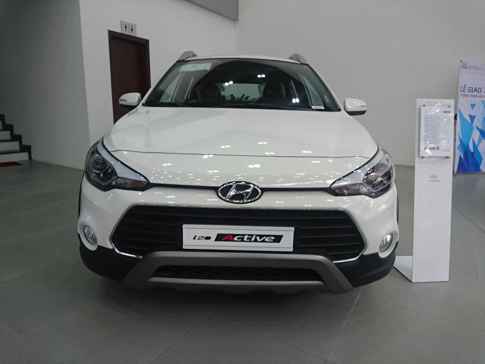 Hyundai i20 Active   2017 - Bán xe Hyundai i20 Active 2017, màu trắng, xe nhập