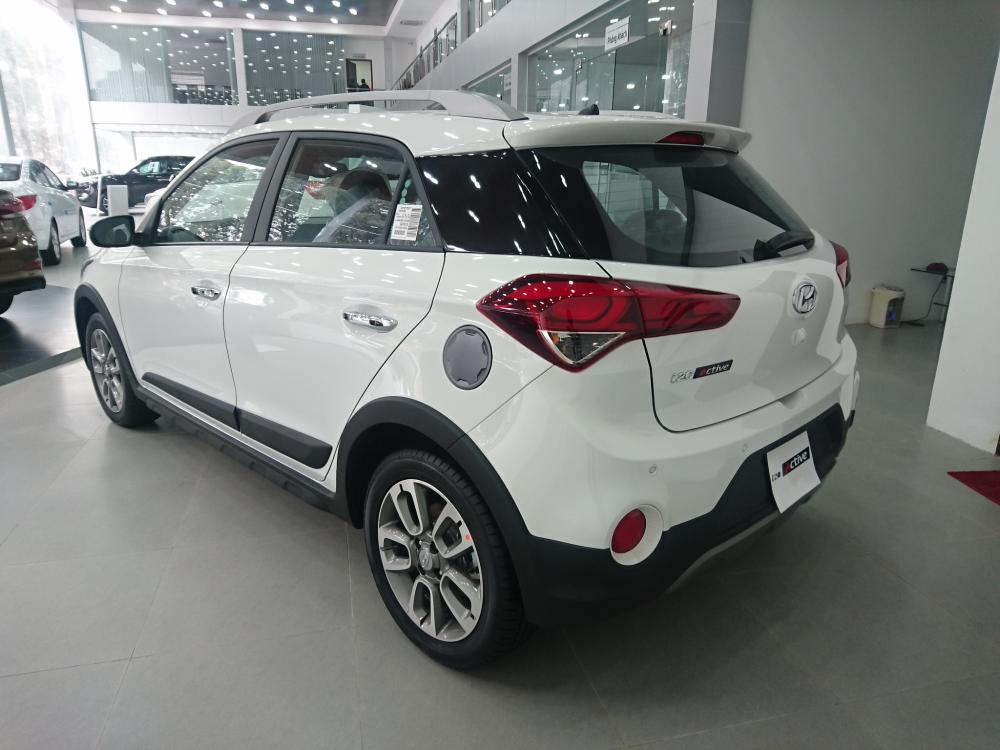 Hyundai i20 Active   2017 - Bán xe Hyundai i20 Active 2017, màu trắng, xe nhập